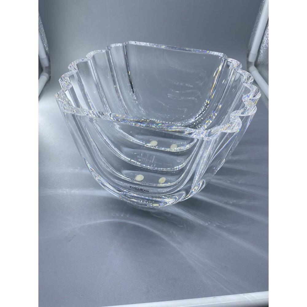 Kosta Boda Crystal Ribbed Scalloped Heavy Vase/Bowl Signed Goran Warff Art Glass